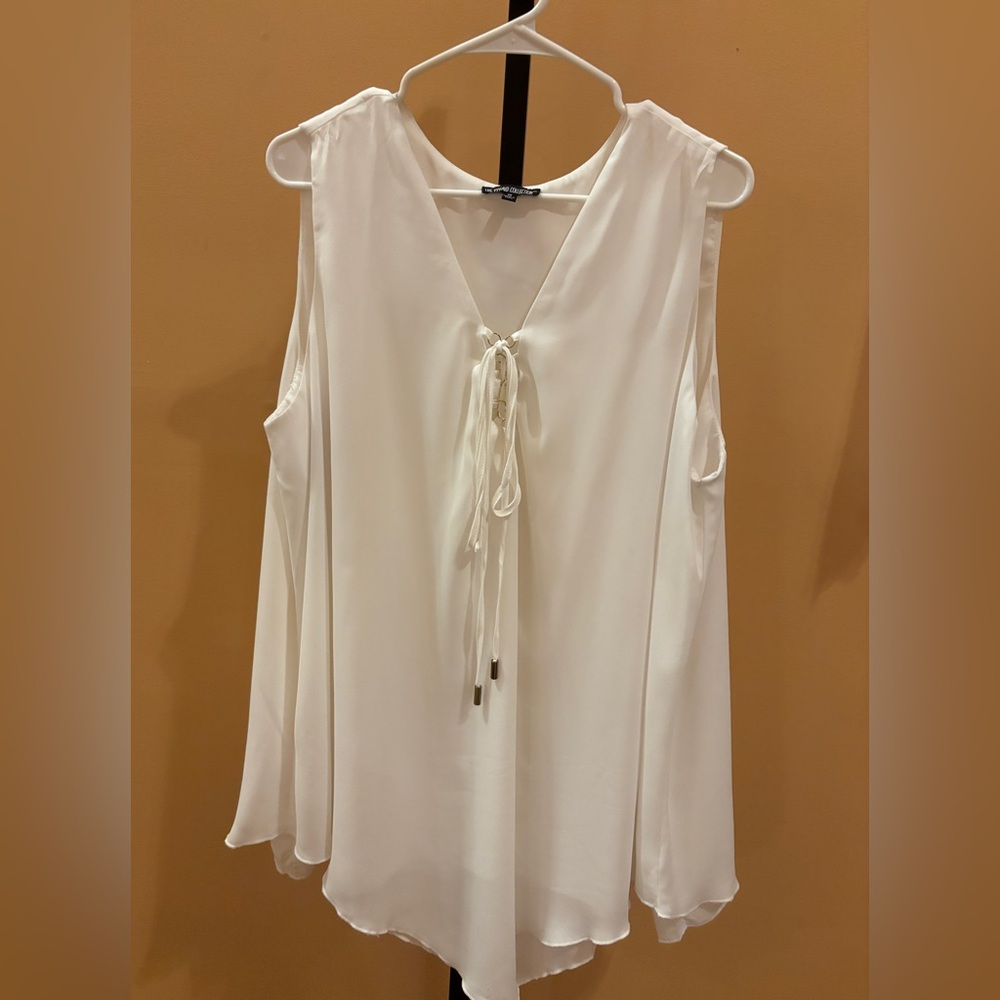 The Pyramid Collection 2X ivory Sleeveless Top Cross-Lace Neck Flirty Sexy